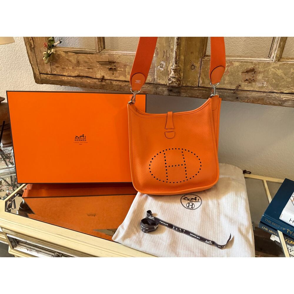 HERMES Orange Evelyne III 29 PM Crossbody Bag Purse Perforated H PHW Excellent - Picture 4 of 14